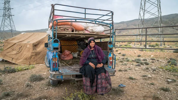 Shiraz Iran May 2019 Qashqai Woman Sitting Old Car Qasqhai — Stock Fotó