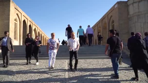 Isfahan Iran Mei 2019 Iraans Volk Siosepol Brug Met Bogen — Stockvideo