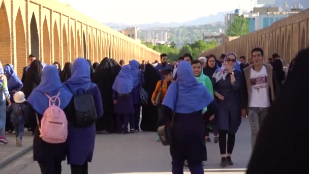 Isfahan Iran Maj 2019 Iranska Folket Siosepol Eller Bridge Valv — Stockvideo