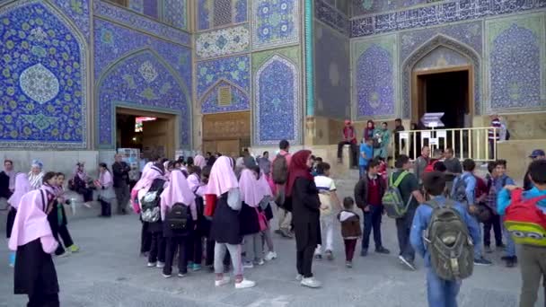 Isfahan Iran Mei 2019 Toeristen Lokale Bevolking Bij Ingang Van — Stockvideo