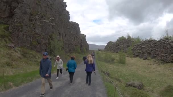 Thingvellir Islandia Agosto 2019 Parque Nacional Thingvellir Con Arroyo Platos — Vídeos de Stock