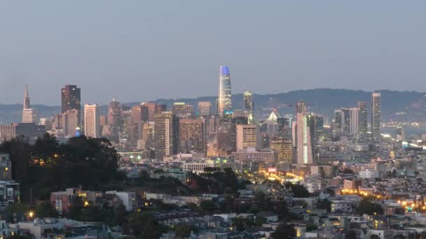 サンフランシスコ カリフォルニア州 8月2019 サンフランシスコのダウンタウンの街並みは夜にタイムラプス — ストック動画