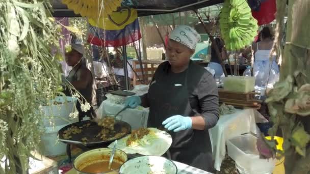 Joanesburgo África Sul Outubro 2019 Mulher Cozinha Venda Cozinha Local — Vídeo de Stock