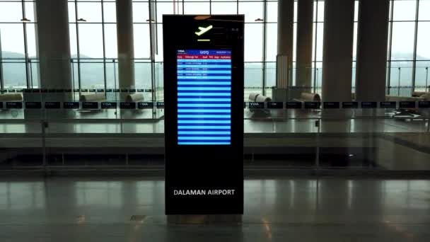 Dalaman Mugla Turquia Março 2020 Exibição Informações Voo Aeroporto Dalaman — Vídeo de Stock