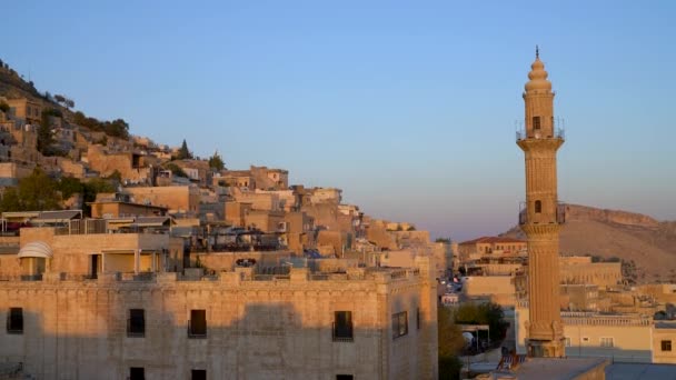 Mardin Turkije Januari 2020 Sehidiye Moskee Zijn Minaret Met Oud — Stockvideo