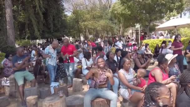 Johannesburg Sydafrika Oktober 2019 Sydafrikanske Folk Lytter Til Musiker Scenen – Stock-video