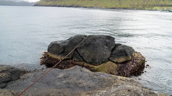 Rinkusteinar Zwei Massive Felsen Die Sich Mit Der Meereskraft Hin — Stockfoto