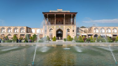 İsfahan, İran - Mayıs 2019: İsfahan Naqsh-e Cihan Meydanı 'ndaki Aali Qapu Sarayı