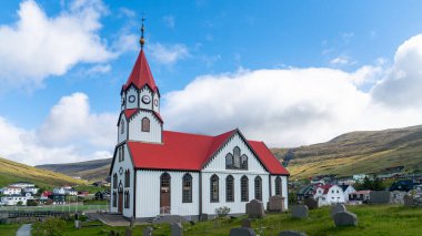 Sandavagur, Faroe Adaları - Ağustos 2019: Vagar, Faroe Adaları 'ndaki Sandavagur Kilisesi