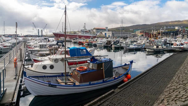 Torshavn Färöarna Augusti 2019 Fiskebåtar Torshavns Småbåtshamn Färöarna — Stockfoto