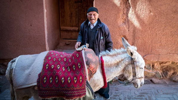 Abyaneh Ran Mayıs 2019 Yaşlı Adam Eşeği Geleneksel Abyaneh Köyünde — Stok fotoğraf