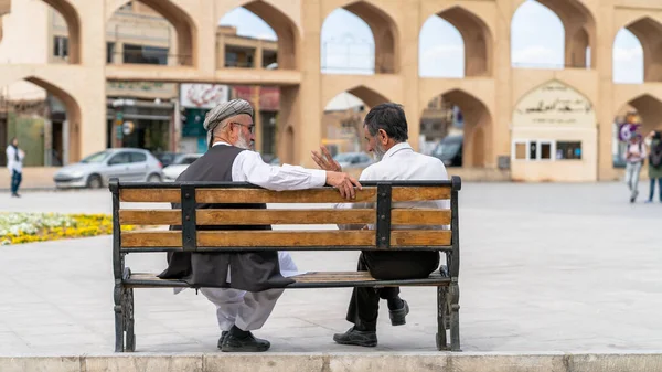 Yazd Irán 2019 Május Egy Padon Ülő Iráni Férfiak — Stock Fotó