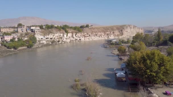 Hasankeyf Turkije Oktober 2019 Resten Van Stad Hasankeyf Aan Rivier — Stockvideo