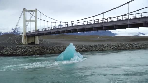 Большой Тающий Ледяной Блок Плывущий Океану Лагуне Ледников Джоколсарлон Исландия — стоковое видео