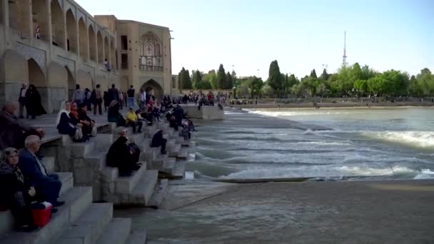 Isfahan Iran May 2019 Khaju Bridge Zayandeh River Tourists Local — Stock Video
