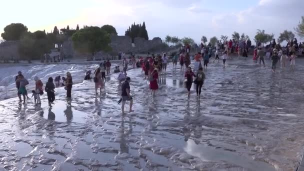 Pamukkale Türkiye Ekim 2019 Pamukkale Travertininde Sıcak Termik Havuzlarının Keyfini — Stok video