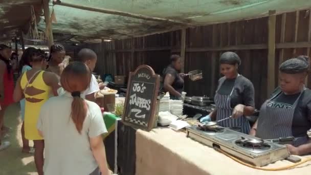 Johannesburg Sud Africa Ottobre 2019 Gente Compra Mangia Cibo Locale — Video Stock