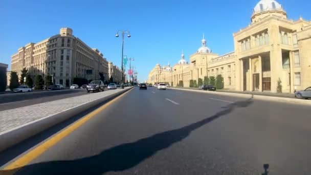 Baku Azerbeidzjan Juni 2019 Autorijzicht Stad Baku Met Autoverkeer — Stockvideo