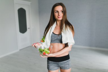 salata egzersiz sonra ile genç kız