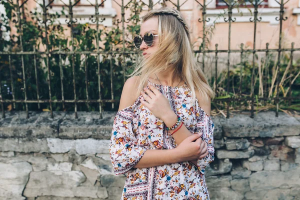 Mujer hippie con estilo —  Fotos de Stock