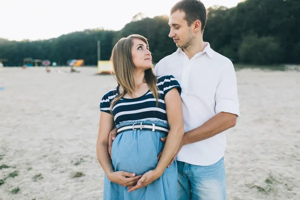 Happy young couple — Stock Photo, Image