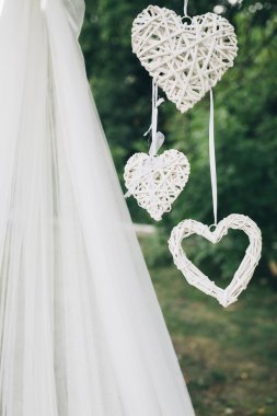 Genç çiftin süslemeleri