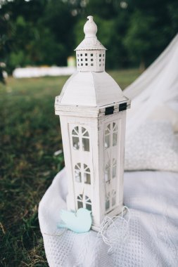 Genç çiftin süslemeleri