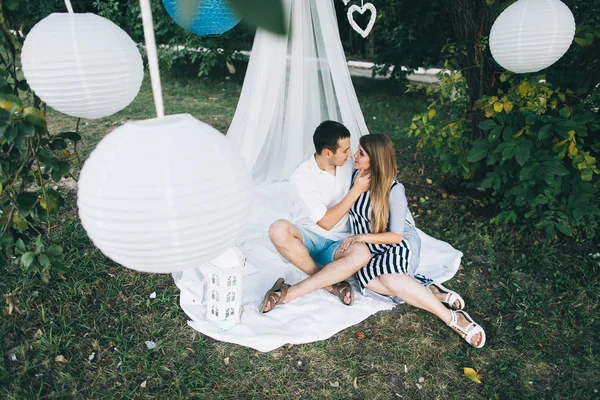 Happy young couple — Stock Photo, Image