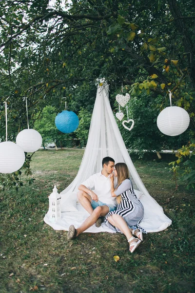 Happy young couple — Stock Photo, Image