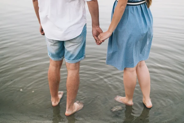 Feliz jovem casal — Fotografia de Stock