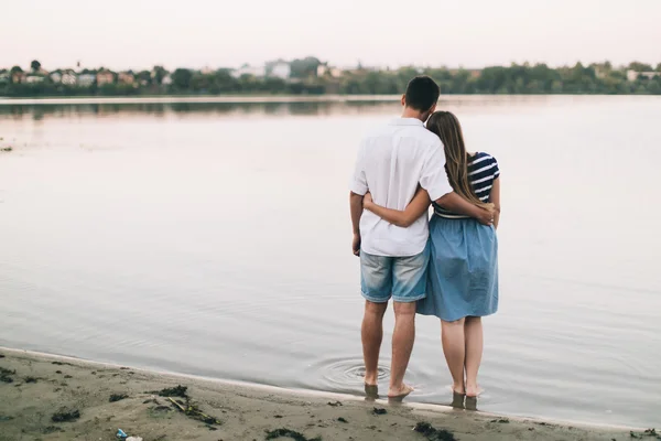 Feliz pareja joven —  Fotos de Stock