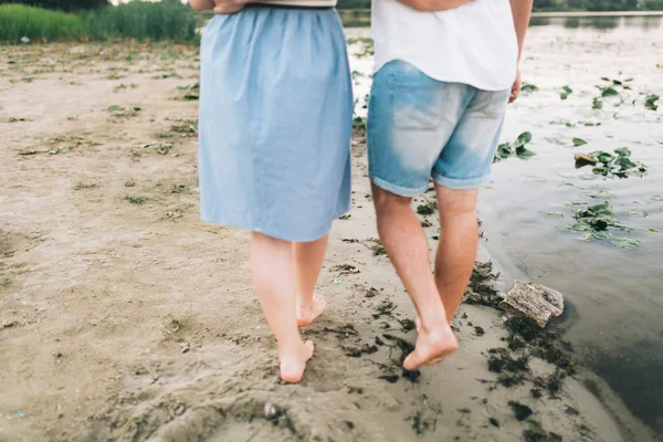 Feliz jovem casal — Fotografia de Stock