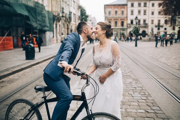 Hermosa pareja amorosa — Foto de Stock