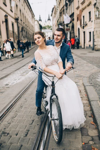 Hermosa pareja amorosa —  Fotos de Stock