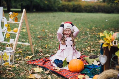 Kabak ile oynayan kız