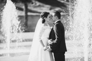 düğün günü sevgi dolu Çift