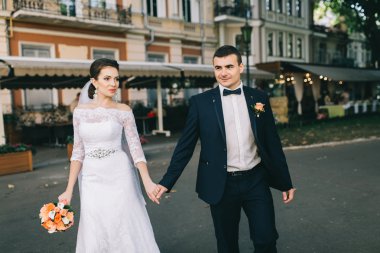 düğün günü sevgi dolu Çift