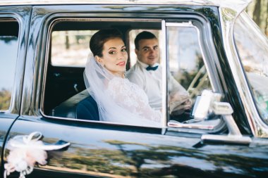 düğün günü sevgi dolu Çift