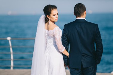 düğün günü sevgi dolu Çift