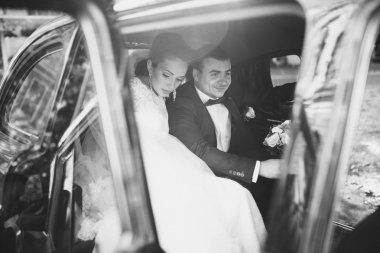 düğün günü sevgi dolu Çift