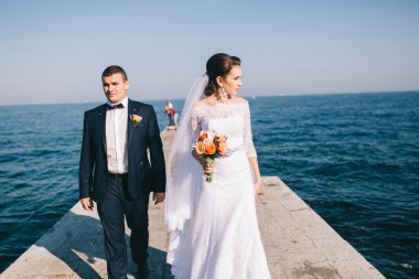 düğün günü sevgi dolu Çift