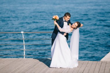 düğün günü sevgi dolu Çift