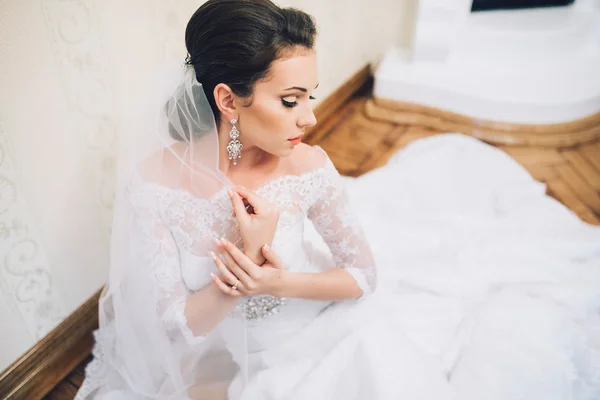 Bride on wedding day — Stock Photo, Image