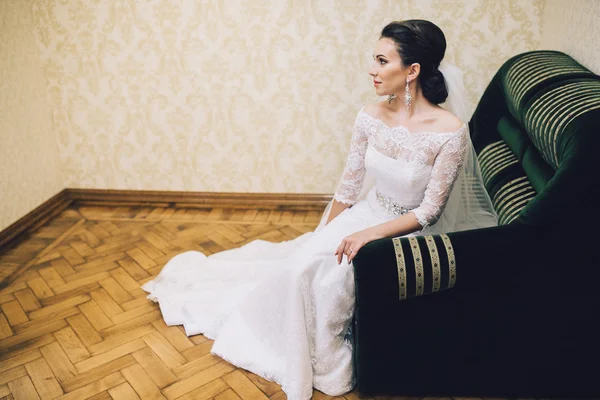 Bride on wedding day — Stock Photo, Image