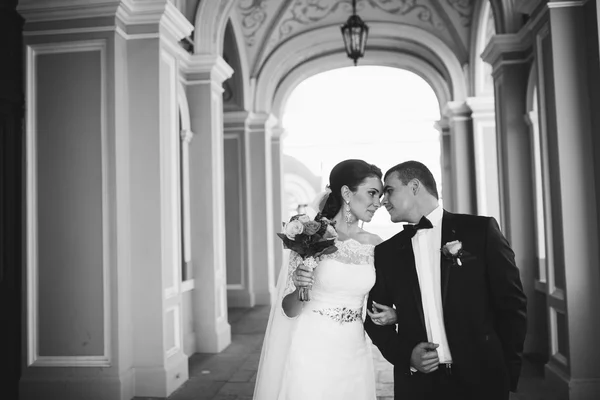 Liebespaar am Hochzeitstag — Stockfoto