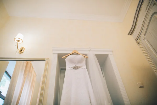 Beautiful wedding dress — Stock Photo, Image