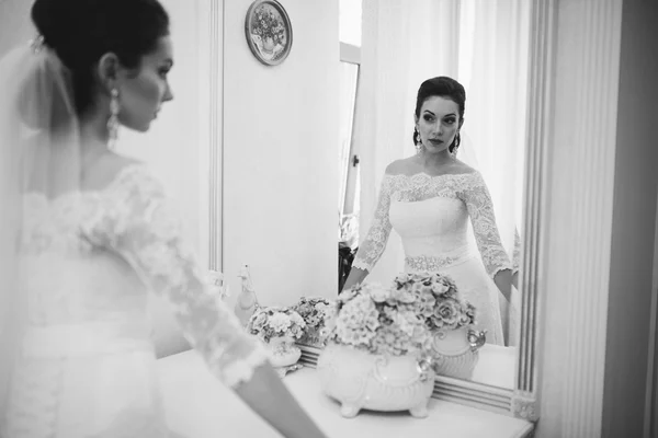 Sposa il giorno del matrimonio — Foto Stock