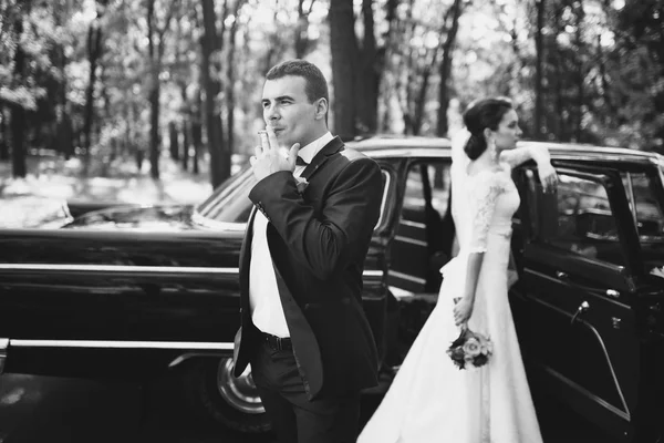 Liebespaar am Hochzeitstag — Stockfoto