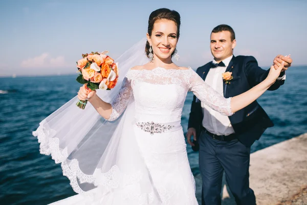 Pareja amorosa en el día de la boda —  Fotos de Stock