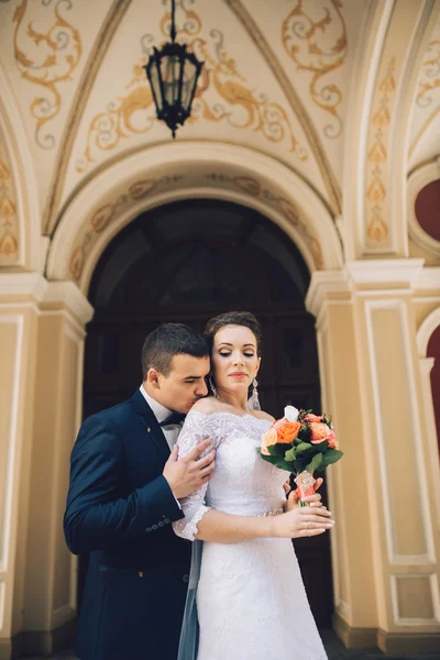 Pareja amorosa en el día de la boda —  Fotos de Stock